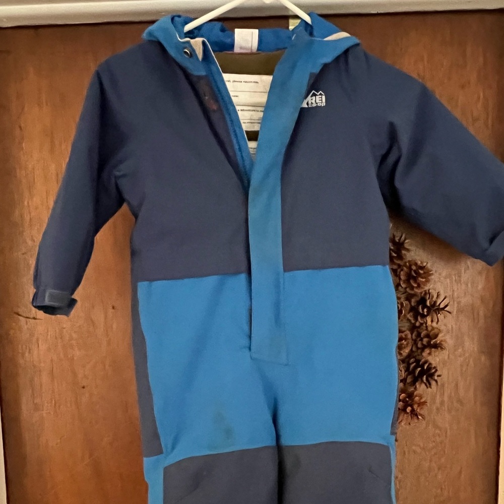 Good used condition REI snowsuit 2T